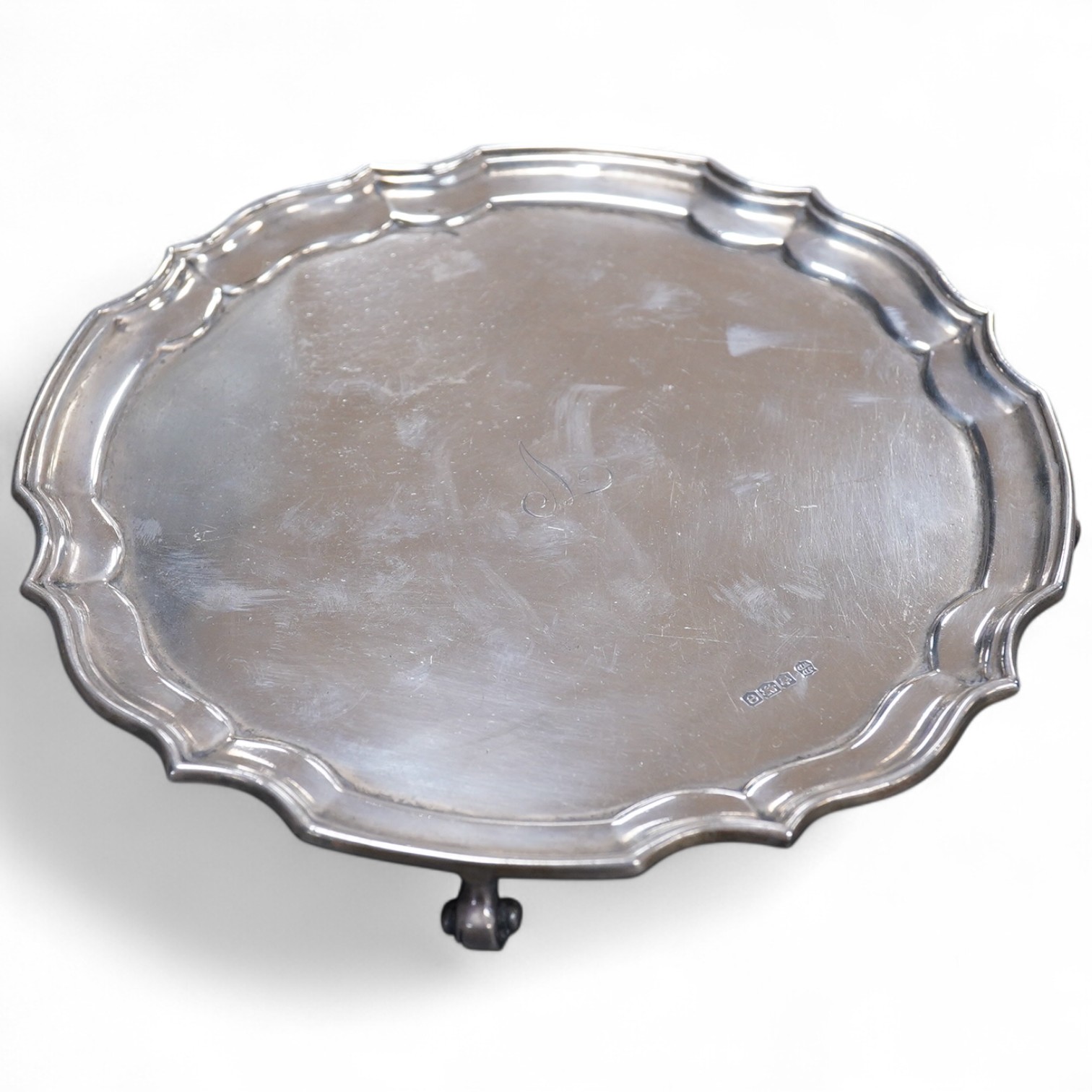A George V silver salver, by James Deakin & Sons Ltd, Sheffield, 1922, 20.5cm, with pie crust border, on four scroll feet, 11.9oz.